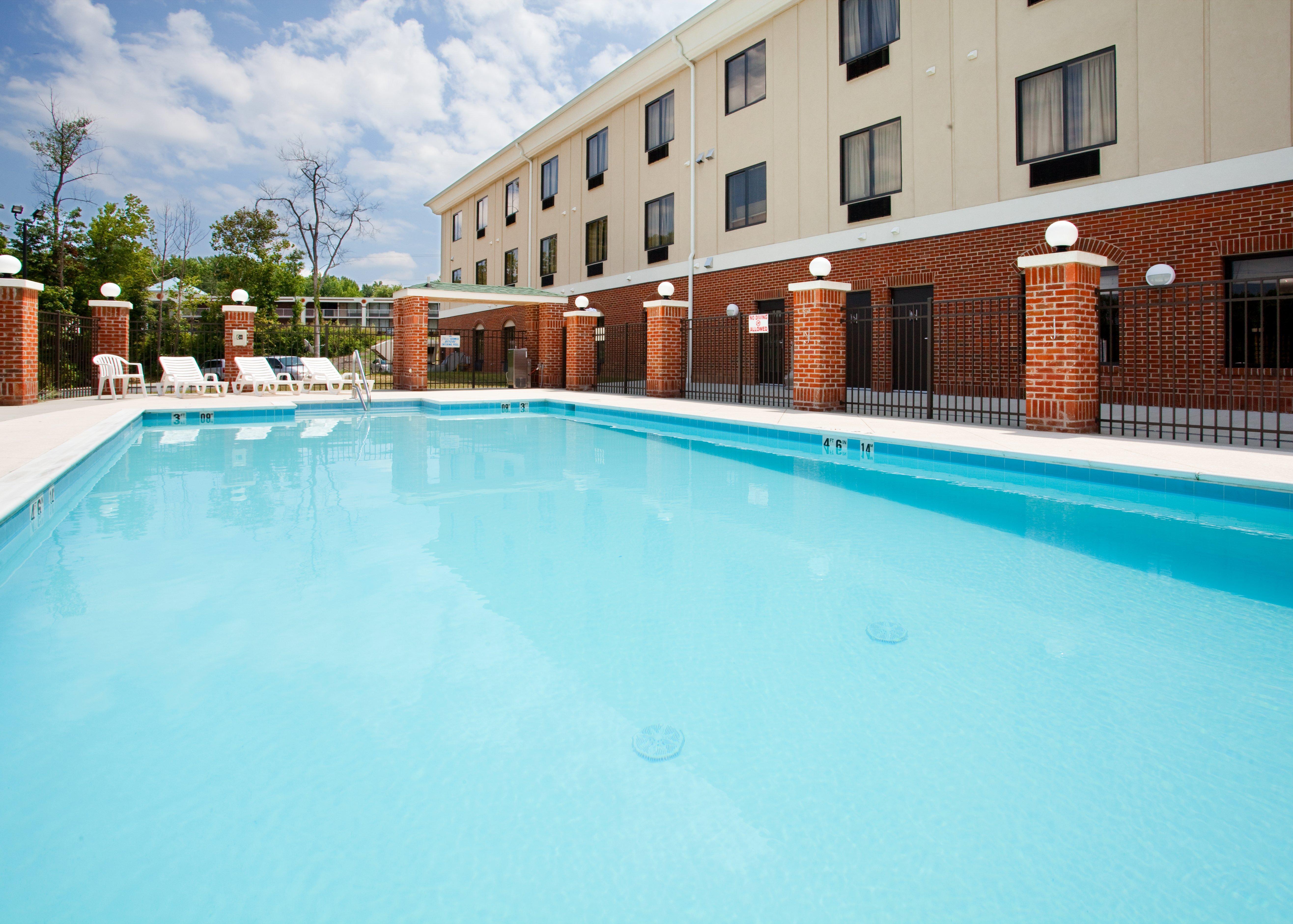 Holiday Inn Express Hotel & Suites Greensboro-East, An Ihg Hotel Exterior foto